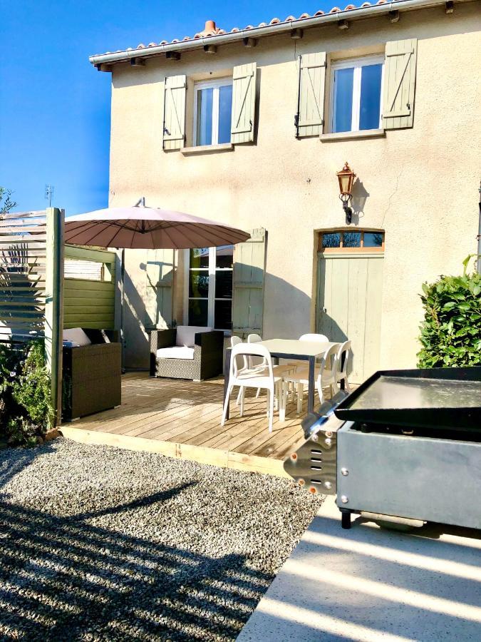 Maison Hirondelles Gites Mezieres-sur-Issoire Eksteriør billede
