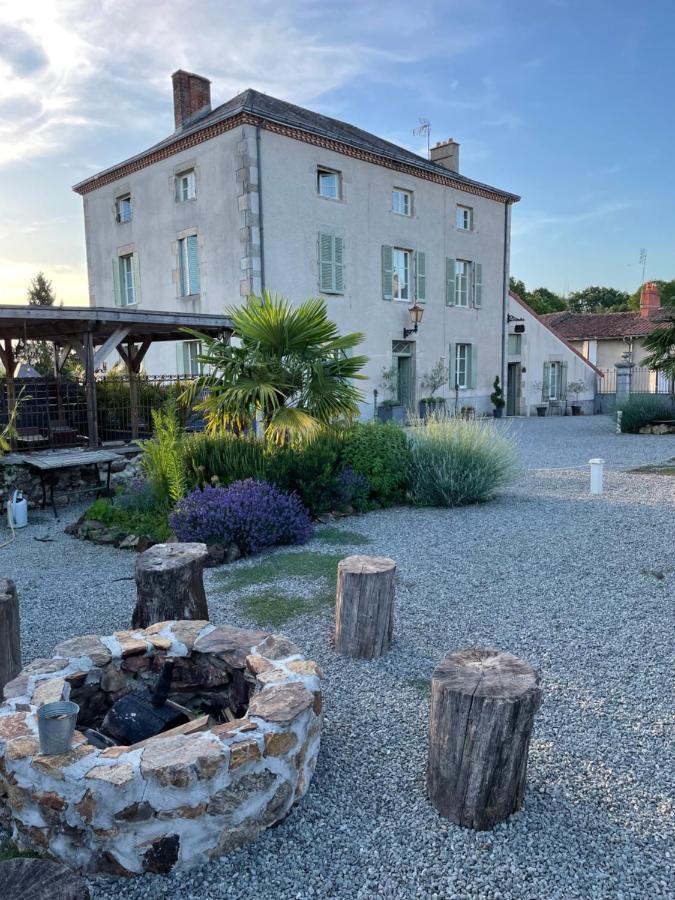 Maison Hirondelles Gites Mezieres-sur-Issoire Eksteriør billede