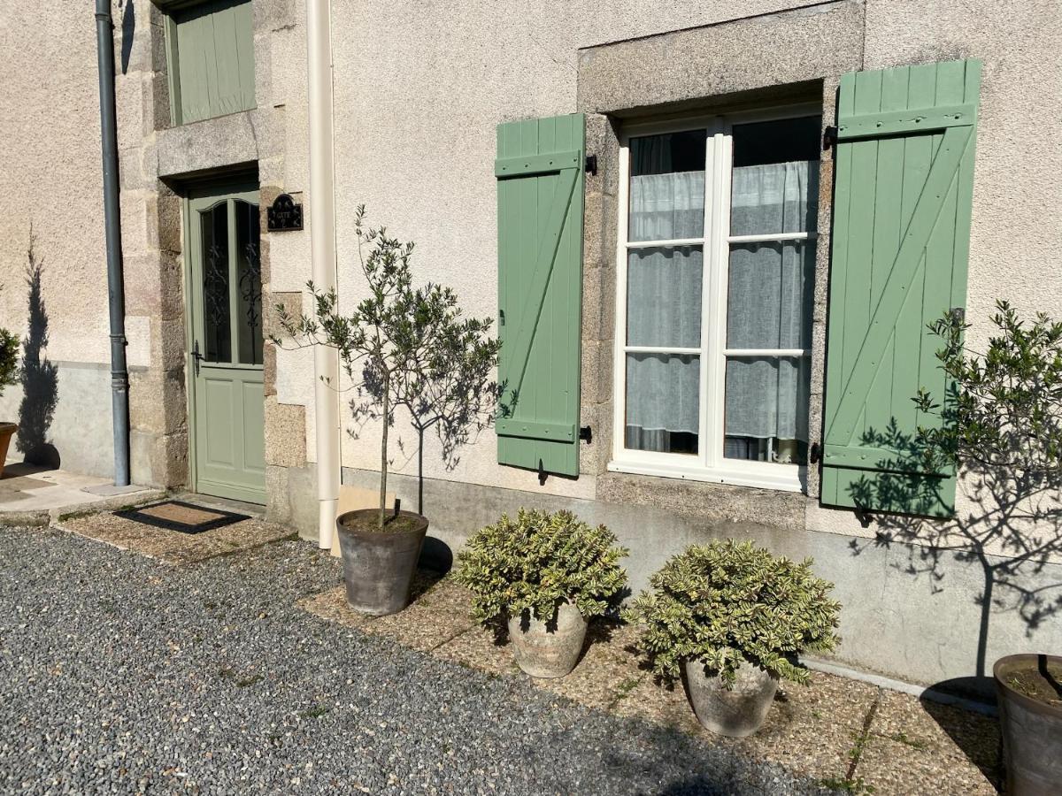 Maison Hirondelles Gites Mezieres-sur-Issoire Eksteriør billede